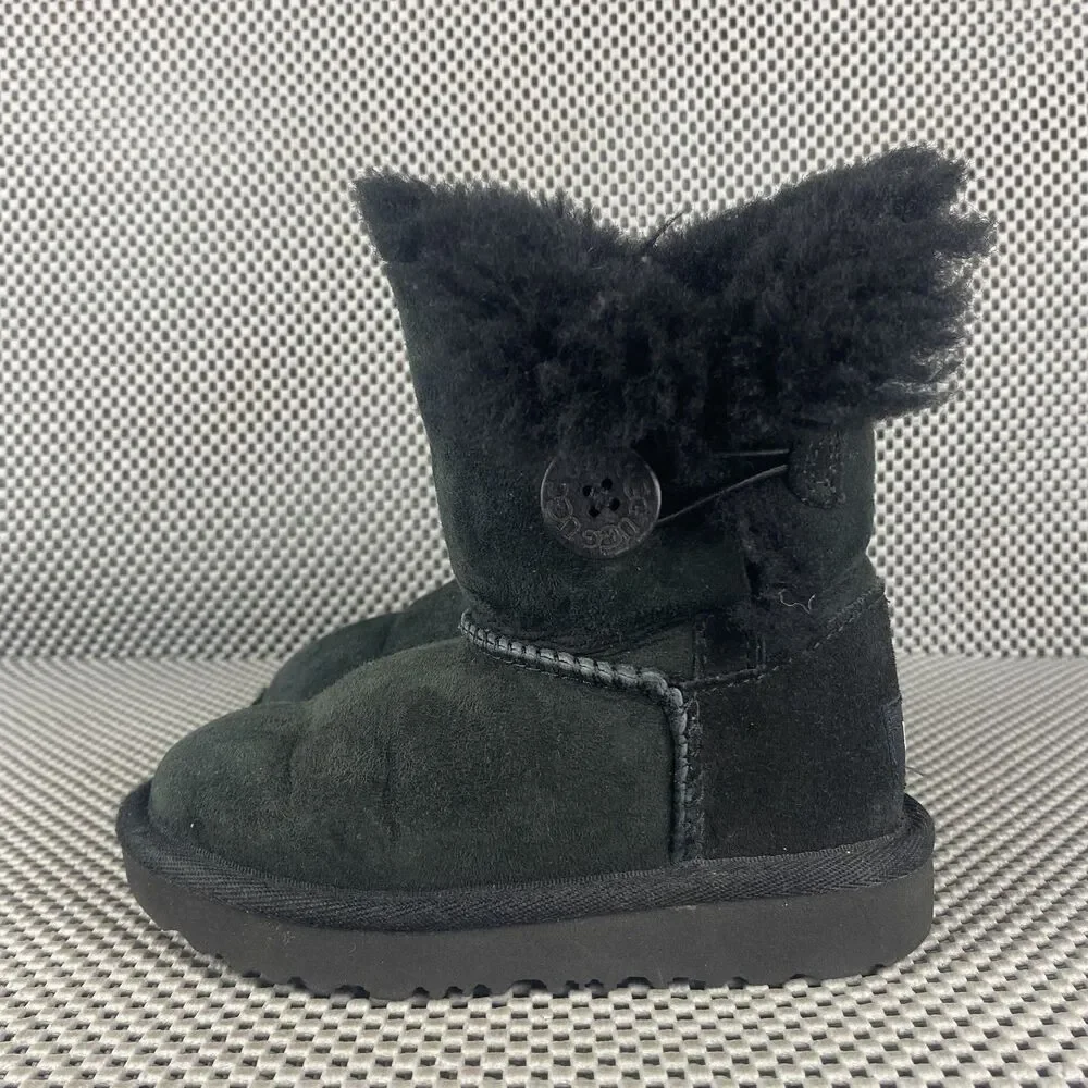 UGG bailey button